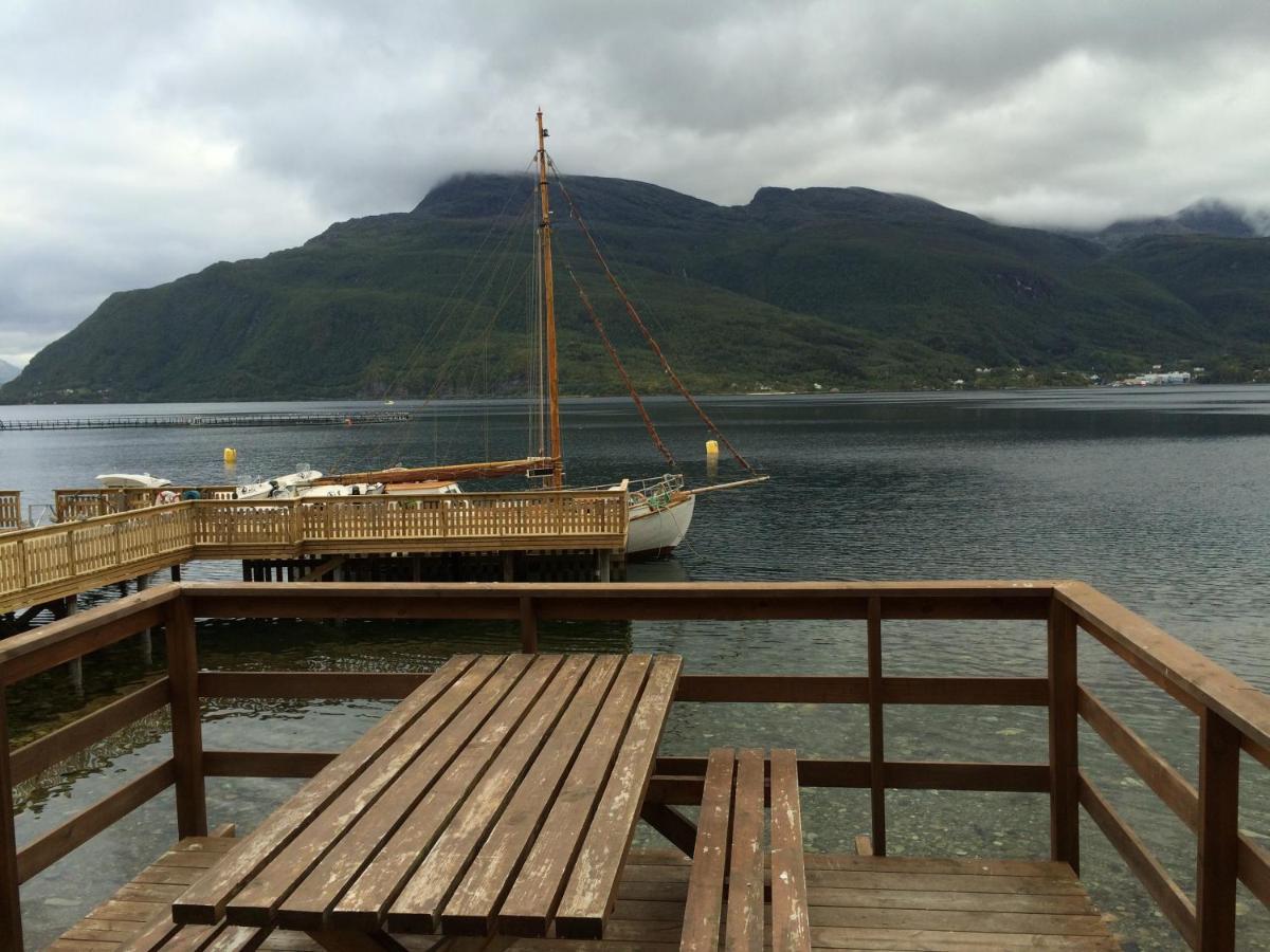 Elvegard Fjordcamp Ξενοδοχείο Grov Εξωτερικό φωτογραφία