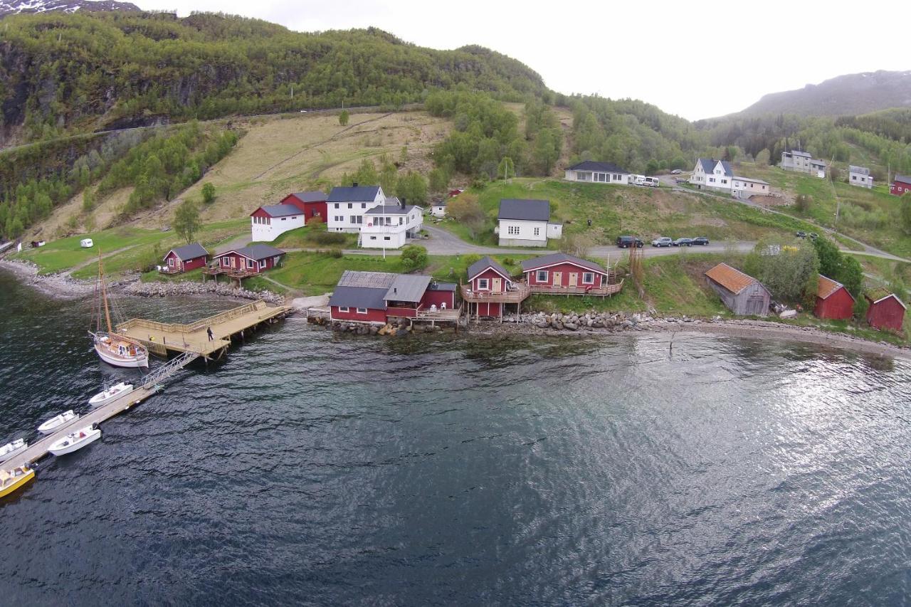 Elvegard Fjordcamp Ξενοδοχείο Grov Εξωτερικό φωτογραφία